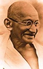 Mahatma Gandhi (www.encyclopedia.it/ m/ma/mahatma_gandhi.html )