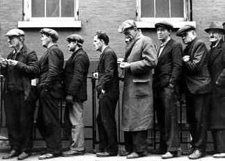 <a href=http://www.bergen.org/AAST/projects/depression/images/soup.jpg>Bread line</a> during the Great Depression