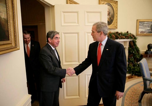 <a href=http://www.whitehouse.gov/news/releases/2006/12/images/20061206-3_d-0362-515h.jpg>President Arias and President Bush</a>