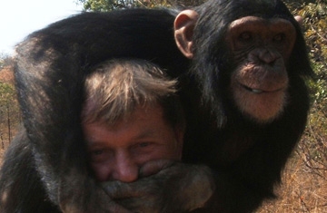 Karl Ammann with one of his monkey friends! (http://img.timeinc.net/time/europe/magazine/2007/1029/ammann_1029.jpg)