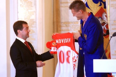 With Dmitry Medvedev (http://www.basketbol.ru/library/photo/photo_389.html)