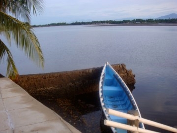 Wendy´s daily school transport. She canoe pools, picking up three others, rowing against the tide