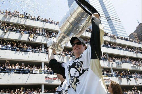 Sidney holding the cup! (flickr)
