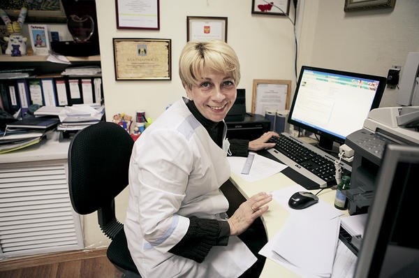 Elizaveta Glinka, in her free Moscow clinic, works with a team of volunteers to give medications, food, clothes, and other goods to the city’s homeless. ‘I want to help patients who have no faith’ that they can recover, says Dr. Glinka. <P>Galina Kuznetsova
