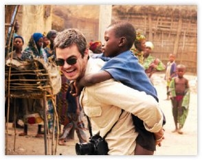 Scott Harrison with a boy from West Africa. (contributemedia.com)