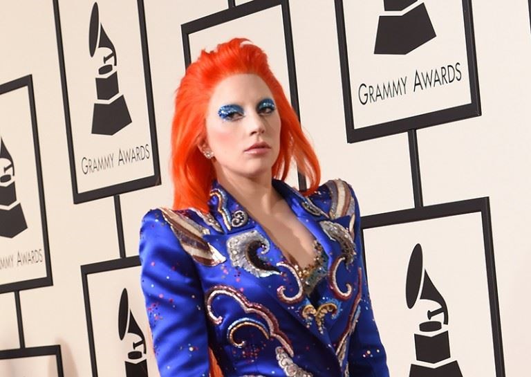 Lady Gaga's Tribute to David Bowie (http://www.luxuo.com/culture/celebrities/lady-gaga-tribute-to-bowie-via-marc-jacobs.html)
