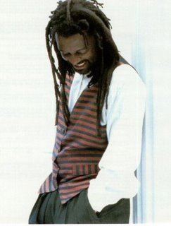Lucky Dube (www.soundroots.org)