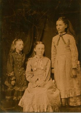 Mary Ingalls (right) with her sisters.