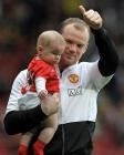 Rooney with his son Kai at the Manchester United  (news.yahoo.com)