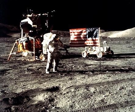 Neil Armstrong shows mankind's true potential. (http://www.mondatlas.de/apollo/apollo-dateien/apollo17_a1.jpg)