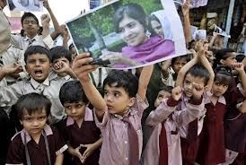 Niños de la escuela en Pakistan apoyan a Malala (thehindu.com)