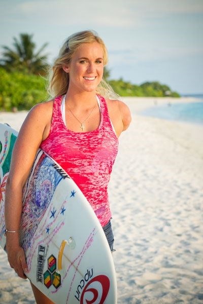 Bethany Hamilton holding a surfboard  (http://www.bellaonline.com/review/issues/fall2012/ (Lisa Shea))