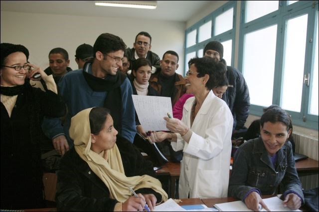 with students (L'oreal-UNESCO women in science)