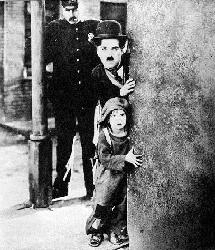 Charlie Chaplin in <i>The Kid</i> (vatzhol.club.fr/chaplin2.html)