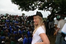 Hannah Teter talking to the people in Africa. (www.go211.com/u/hannahteter/blogs/3759)