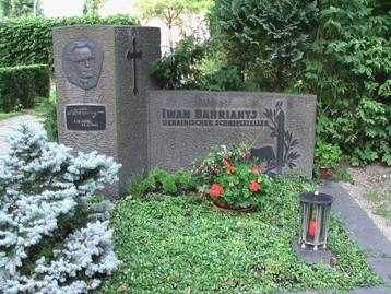 writer's grave  (wikipedia.org)
