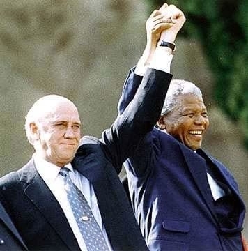 Hand over of power from De Klerk to Mandela. (www.negroartist.com/)