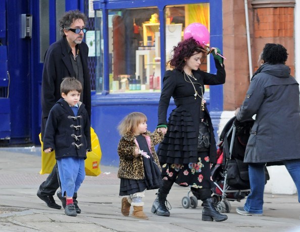 Tim Burton with his wife and children (www.zimbio.com ())