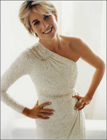 <a href=http://www.spiegel.de/img/0,1020,545413,00.jpg>Princess Diana photographed by Mario Testino<