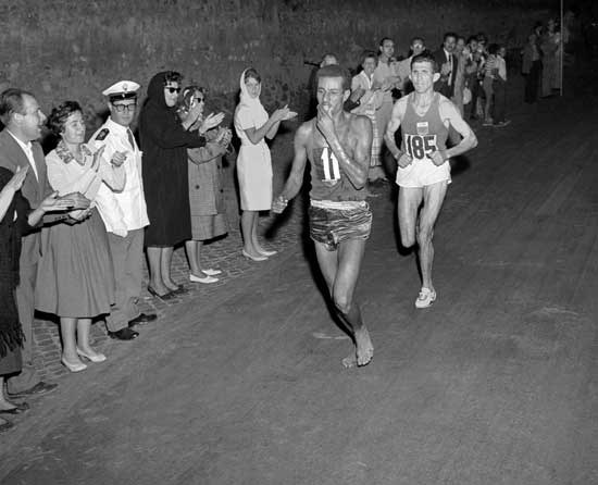 Here he is running barefoot in 1960. (http://blogues.cyberpresse.ca/boisvert/wp-content/uploads/2009/05/abebe_bikila.jpg )
