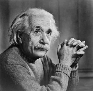 Albert Einstein (http://www.mlahanas.de/Physics/Bios/images/AlbertEinstein.jpg)