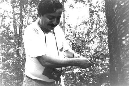 Chico Mendes working with a rubber tree (Wikipedia Commons (Miranda Smith, Miranda Productions, Inc.
