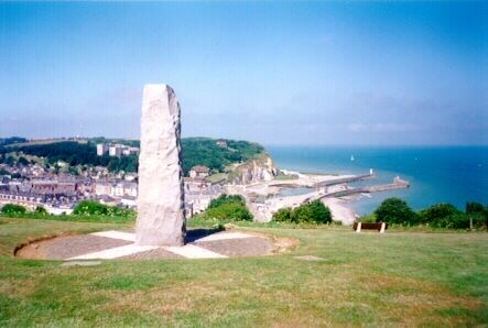 51st Highland Division Memorial overlooking St Valery-en-Caux in Summer 2001 (http://home.clara.net/clinchy/51st.htm)