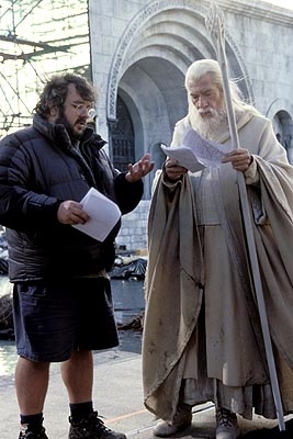 Gandalf (Ian McKellen) and Peter Jackson on the set of LotR (Wingnut Films)
