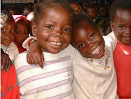Los niños de Zambia viviendo en "Children's Town" (http://www.dapp-uk.org/getNewsBigPic.asp?NewsID=12)